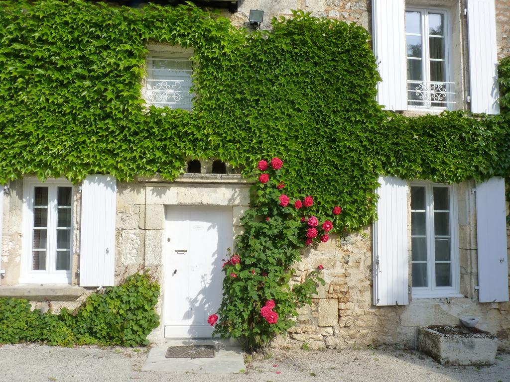 Bed and Breakfast Domaine Du Champ Fleuri Angoulême Zewnętrze zdjęcie