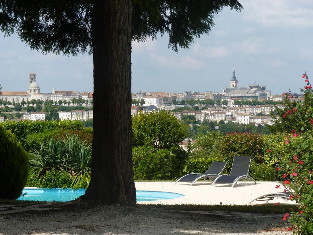 Bed and Breakfast Domaine Du Champ Fleuri Angoulême Zewnętrze zdjęcie